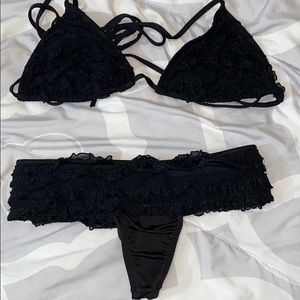 UjENA|Black Ruffle Bikini